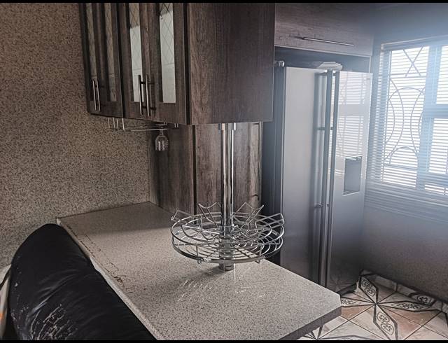 3 BEDROOM FREEHOLD FOR SALE IN WINDMILL PARK
